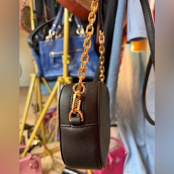 Tory Burch Emerson Round Crossbody Black Saffiano Gold Chain with tag - Picture 8 of 15